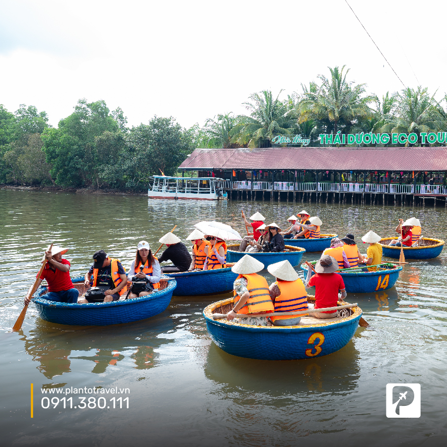 du lich thuyen thung tren song cua can phu quoc